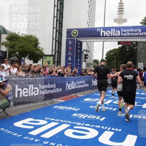 29.06.2025 - hella hamburg halbmarathon Michael Strokosch http://msf.ph/oto/8242626 29.06.2025 10:55:57 Ziel 1179, 2612, 3256, 3668, 4772, 7147, 7976, 8968, 9246, 10084, 13474, 15884, 16401, 16434, 16786, 18125, 18867, 19047 meine-sportfotos.de