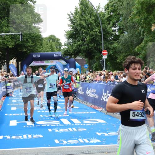 29.06.2025 - hella hamburg halbmarathon Zöllner http://msf.ph/oto/8242655 29.06.2025 10:56:17 Ziel 1193, 5465, 5492, 7547, 8330, 8639, 9903, 9907, 10789, 12348, 14363, 15484, 16113, 16634, 17468, 19152 meine-sportfotos.de
