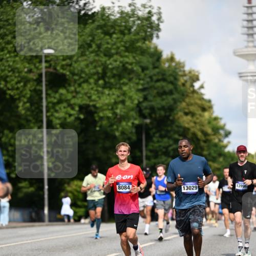 29.06.2025 - hella hamburg halbmarathon Dr. Thomas Lammeyer http://msf.ph/oto/8242693 29.06.2025 09:51:08 Kennedybrücke 1217, 1562, 2121, 2196, 2296, 2404, 2774, 3783, 4602, 5092, 5923, 5961, 8362, 8395, 8901, 9171, 10384, 10968 meine-sportfotos.de