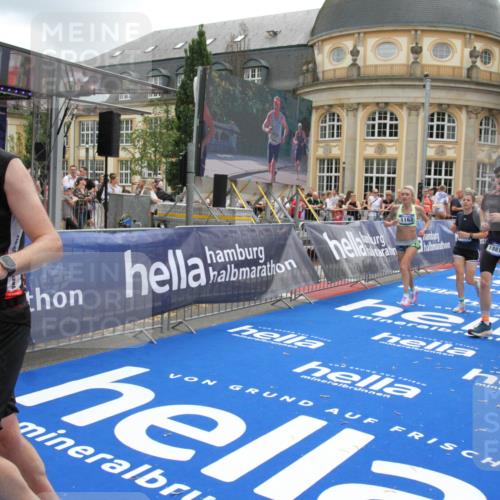29.06.2025 - hella hamburg halbmarathon Michael Strokosch http://msf.ph/oto/8242699 29.06.2025 10:48:39 Ziel 1163, 1176, 2213, 4553, 5421, 9538, 10000, 10859, 10860, 11579, 14511, 15573, 15808, 15917, 18251, 18815 meine-sportfotos.de