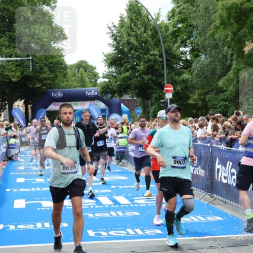 29.06.2025 - hella hamburg halbmarathon Zöllner http://msf.ph/oto/8242751 29.06.2025 10:56:19 Ziel 1193, 5465, 7547, 8639, 9903, 9907, 10789, 12348, 14363, 15484, 16113, 16375, 16634, 17468, 18117, 18495, 18652, 18741, 19152 meine-sportfotos.de