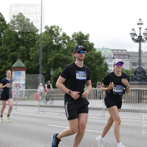 29.06.2025 - hella hamburg halbmarathon Jannik Wohlers http://msf.ph/oto/8242752 29.06.2025 10:30:00 Lombardsbrücke 1647, 2901, 3443, 4575, 4819, 6616, 10880, 12349, 12350, 12460, 12461, 12504, 12687, 12688, 13418, 14421, 15757, 15789, 15938, 16504, 16864, 18046, 18671 meine-sportfotos.de