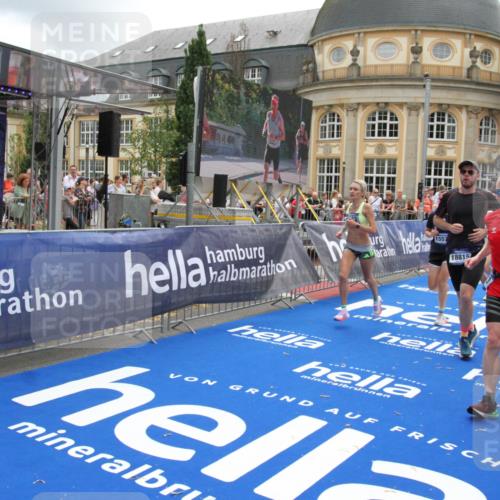 29.06.2025 - hella hamburg halbmarathon Michael Strokosch http://msf.ph/oto/8242759 29.06.2025 10:48:39 Ziel 1163, 1176, 2213, 4553, 5421, 9538, 10000, 10859, 10860, 11579, 14511, 15573, 15808, 15917, 18251, 18815 meine-sportfotos.de