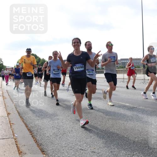 29.06.2025 - hella hamburg halbmarathon Lena Gebhardt http://msf.ph/oto/8242766 29.06.2025 09:56:27 Lombardsbrücke 1061, 1257, 1452, 1460, 1496, 1499, 1502, 1507, 1592, 1628, 1689, 1877, 2013, 2058, 2082, 2083, 2208, 2250, 2260, 2378, 2504, 2771, 2864, 2953, 2996, 3060, 3256, 3296, 4065, 4077, 4404, 4557, 4711, 4833, 5482, 5600, 5607, 5978, 6115, 6134, 6168, 6286, 6511, 6512, 6561, 6562, 7178, 7332, 7383, 7475, 7583, 7943, 8261, 8335, 8361, 8514, 8587, 8618, 8968, 8989, 8996, 9246, 9537, 9597, 9638, 10596 meine-sportfotos.de