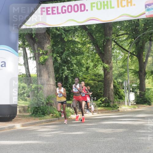 29.06.2025 - hella hamburg halbmarathon KatJ http://msf.ph/oto/8242792 29.06.2025 10:03:34 Zwischen KM18-KM19  meine-sportfotos.de