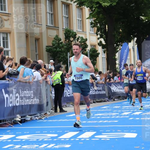 29.06.2025 - hella hamburg halbmarathon Strokosch-Dieckow http://msf.ph/oto/8242827 29.06.2025 10:37:43 Ziel 1505, 1615, 2196, 2404, 9171, 11106, 13148, 13595, 14934, 18193, 18276, 18277 meine-sportfotos.de