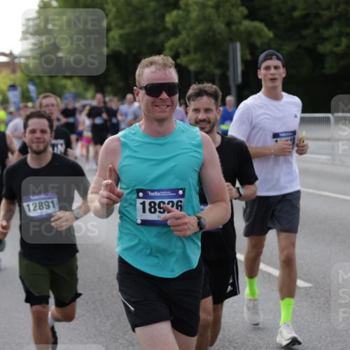 29.06.2025 - hella hamburg halbmarathon Jannik Wohlers http://msf.ph/oto/8242844 29.06.2025 09:55:01 Lombardsbrücke 1120, 1151, 1683, 1696, 1706, 1884, 1976, 2207, 2274, 2287, 2411, 3087, 3435, 3747, 4093, 4189, 4938, 5102, 5459, 5708, 5915, 6158, 6532, 6662, 6836, 6938, 7052, 7312, 7508, 8139, 8153, 8205, 8218, 8454, 8720, 8856, 8899, 8927, 8955, 9529, 9649, 9720, 9959, 10053, 10184, 10263, 10423, 10988, 11340, 12016, 12171, 12321, 12533, 12891, 13233, 13289, 13570, 14045, 15681, 16103, 17221 meine-sportfotos.de