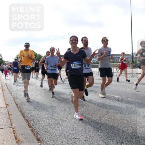 29.06.2025 - hella hamburg halbmarathon Lena Gebhardt http://msf.ph/oto/8242866 29.06.2025 09:56:27 Lombardsbrücke 1061, 1257, 1452, 1460, 1496, 1499, 1502, 1507, 1592, 1628, 1689, 1877, 2013, 2058, 2082, 2083, 2208, 2250, 2260, 2378, 2504, 2771, 2864, 2953, 2996, 3060, 3256, 3296, 4065, 4077, 4404, 4557, 4711, 4833, 5482, 5600, 5607, 5978, 6115, 6134, 6168, 6286, 6511, 6512, 6561, 6562, 7178, 7332, 7383, 7475, 7583, 7943, 8261, 8335, 8361, 8514, 8587, 8618, 8968, 8989, 8996, 9246, 9537, 9597, 9638, 10596 meine-sportfotos.de
