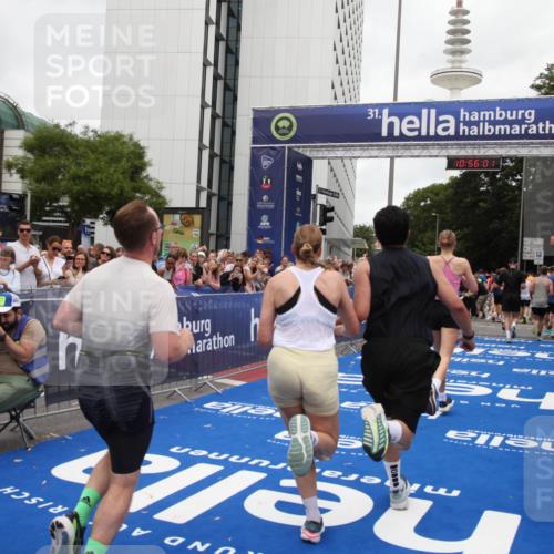 29.06.2025 - hella hamburg halbmarathon Michael Strokosch http://msf.ph/oto/8242873 29.06.2025 10:56:00 Ziel 2612, 3256, 3668, 4772, 7147, 7976, 8968, 9246, 10084, 14867, 15184, 15868, 15884, 16176, 18867 meine-sportfotos.de