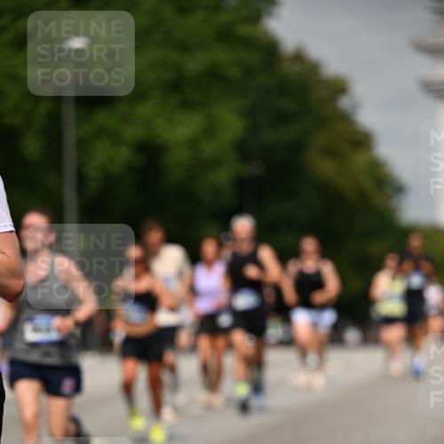 29.06.2025 - hella hamburg halbmarathon Dr. Thomas Lammeyer http://msf.ph/oto/8242887 29.06.2025 10:14:12 Kennedybrücke 1052, 1456, 1483, 1513, 1573, 4389, 7042, 7058, 7250, 7685, 8090, 8890, 9681, 9816, 9988, 11027, 11180 meine-sportfotos.de