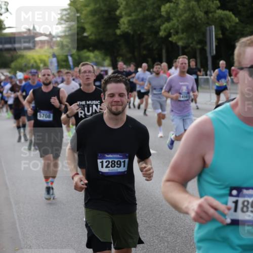 29.06.2025 - hella hamburg halbmarathon Jannik Wohlers http://msf.ph/oto/8242903 29.06.2025 09:55:02 Lombardsbrücke 1120, 1151, 1683, 1696, 1706, 1884, 1976, 2207, 2274, 2287, 2411, 3087, 3435, 3747, 3985, 4093, 4189, 4938, 5102, 5459, 5708, 5915, 6054, 6158, 6532, 6662, 6836, 6938, 7052, 7312, 7508, 8139, 8153, 8205, 8218, 8454, 8720, 8856, 8899, 8927, 8955, 9386, 9529, 9649, 9720, 9786, 9959, 10053, 10184, 10263, 10423, 10988, 11309, 11340, 12149, 12171, 12321, 12450, 12533, 12891, 13233, 13289, 13570, 14045 meine-sportfotos.de