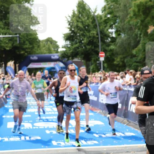 29.06.2025 - hella hamburg halbmarathon Zöllner http://msf.ph/oto/8242916 29.06.2025 10:56:22 Ziel 1193, 4029, 5465, 5672, 7547, 9903, 10789, 11231, 11309, 12348, 15300, 16375, 17468, 18117, 18495, 18652, 18741, 19152 meine-sportfotos.de