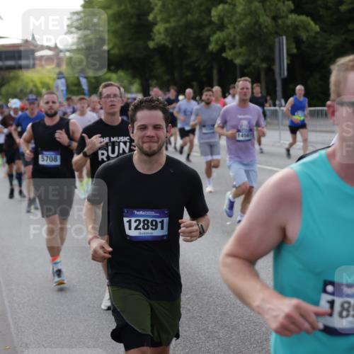 29.06.2025 - hella hamburg halbmarathon Jannik Wohlers http://msf.ph/oto/8242925 29.06.2025 09:55:02 Lombardsbrücke 1120, 1151, 1683, 1696, 1706, 1884, 1976, 2207, 2274, 2287, 2411, 3087, 3435, 3747, 3985, 4093, 4189, 4938, 5102, 5459, 5708, 5915, 6054, 6158, 6532, 6662, 6836, 6938, 7052, 7312, 7508, 8139, 8153, 8205, 8218, 8454, 8720, 8856, 8899, 8927, 8955, 9386, 9529, 9649, 9720, 9786, 9959, 10053, 10184, 10263, 10423, 10988, 11309, 11340, 12149, 12171, 12321, 12450, 12533, 12891, 13233, 13289, 13570, 14045 meine-sportfotos.de
