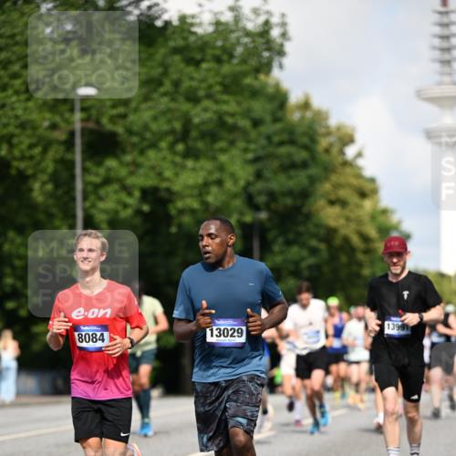 29.06.2025 - hella hamburg halbmarathon Dr. Thomas Lammeyer http://msf.ph/oto/8242944 29.06.2025 09:51:09 Kennedybrücke 1217, 1562, 2196, 2296, 2404, 3783, 4602, 5092, 5923, 5961, 8362, 8395, 8901, 9171, 9944, 10384, 10968 meine-sportfotos.de