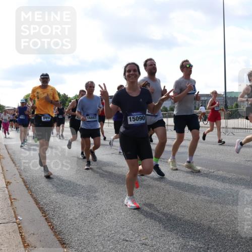 29.06.2025 - hella hamburg halbmarathon Lena Gebhardt http://msf.ph/oto/8242948 29.06.2025 09:56:27 Lombardsbrücke 1061, 1257, 1452, 1460, 1496, 1499, 1502, 1507, 1592, 1628, 1689, 1877, 2013, 2058, 2082, 2083, 2208, 2250, 2260, 2378, 2504, 2771, 2864, 2953, 2996, 3060, 3256, 3296, 4065, 4077, 4404, 4557, 4711, 4833, 5482, 5600, 5607, 5978, 6115, 6134, 6168, 6286, 6511, 6512, 6561, 6562, 7178, 7332, 7383, 7475, 7583, 7943, 8261, 8335, 8361, 8514, 8587, 8618, 8968, 8989, 8996, 9246, 9537, 9597, 9638, 10596 meine-sportfotos.de