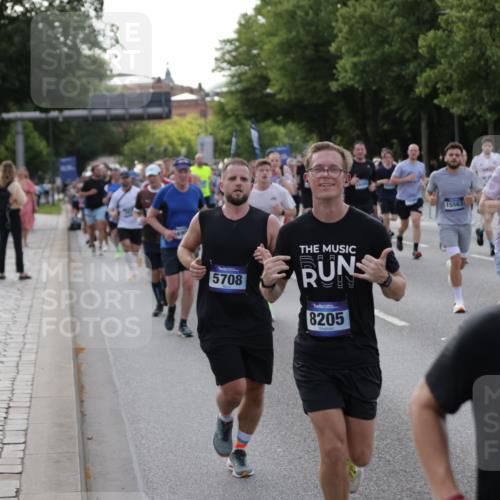 29.06.2025 - hella hamburg halbmarathon Jannik Wohlers http://msf.ph/oto/8242975 29.06.2025 09:55:02 Lombardsbrücke 1120, 1151, 1683, 1696, 1706, 1884, 1976, 2207, 2274, 2287, 2411, 3087, 3435, 3747, 3985, 4093, 4189, 4938, 5102, 5459, 5708, 5915, 6054, 6158, 6532, 6662, 6836, 6938, 7052, 7312, 7508, 8139, 8153, 8205, 8218, 8454, 8720, 8856, 8899, 8927, 8955, 9386, 9529, 9649, 9720, 9786, 9959, 10053, 10184, 10263, 10423, 10988, 11309, 11340, 12149, 12171, 12321, 12450, 12533, 12891, 13233, 13289, 13570, 14045 meine-sportfotos.de
