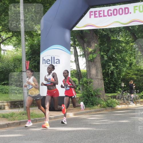 29.06.2025 - hella hamburg halbmarathon KatJ http://msf.ph/oto/8243018 29.06.2025 10:03:35 Zwischen KM18-KM19 39 meine-sportfotos.de
