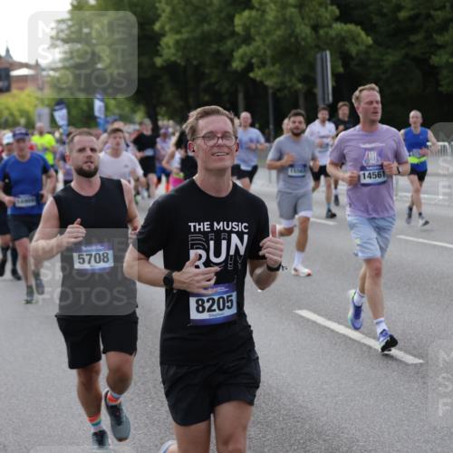 29.06.2025 - hella hamburg halbmarathon Jannik Wohlers http://msf.ph/oto/8243023 29.06.2025 09:55:03 Lombardsbrücke 1120, 1151, 1683, 1696, 1706, 1884, 1976, 2207, 2274, 2287, 2411, 2706, 3087, 3213, 3435, 3747, 3985, 4093, 4189, 4847, 4890, 4938, 5102, 5459, 5708, 5915, 6054, 6158, 6421, 6532, 6662, 6836, 6938, 7052, 7312, 7508, 8139, 8153, 8205, 8218, 8454, 8577, 8720, 8856, 8899, 8927, 8955, 9386, 9529, 9649, 9720, 9786, 9959, 10053, 10115, 10184, 10263, 10423, 10988, 11309, 11340, 11356, 12149, 12171, 12321, 12450, 12533, 12891, 13233, 13289, 13570, 14045 meine-sportfotos.de