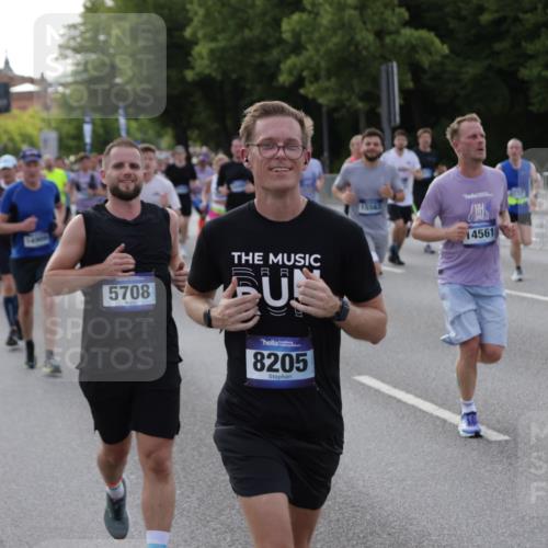 29.06.2025 - hella hamburg halbmarathon Jannik Wohlers http://msf.ph/oto/8243056 29.06.2025 09:55:03 Lombardsbrücke 1120, 1151, 1683, 1696, 1706, 1884, 1976, 2207, 2274, 2287, 2411, 2706, 3087, 3213, 3435, 3747, 3985, 4093, 4189, 4847, 4890, 4938, 5102, 5459, 5708, 5915, 6054, 6158, 6421, 6532, 6662, 6836, 6938, 7052, 7312, 7508, 8139, 8153, 8205, 8218, 8454, 8577, 8720, 8856, 8899, 8927, 8955, 9386, 9529, 9649, 9720, 9786, 9959, 10053, 10115, 10184, 10263, 10423, 10988, 11309, 11340, 11356, 12149, 12171, 12321, 12450, 12533, 12891, 13233, 13289, 13570, 14045 meine-sportfotos.de