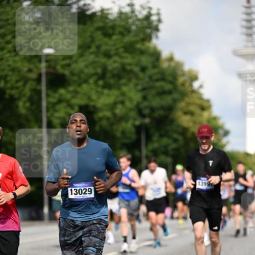 29.06.2025 - hella hamburg halbmarathon Dr. Thomas Lammeyer http://msf.ph/oto/8243067 29.06.2025 09:51:10 Kennedybrücke 1217, 1562, 2196, 2296, 2404, 3783, 4602, 5092, 5923, 5961, 8362, 8395, 8901, 9944, 10384, 10968 meine-sportfotos.de