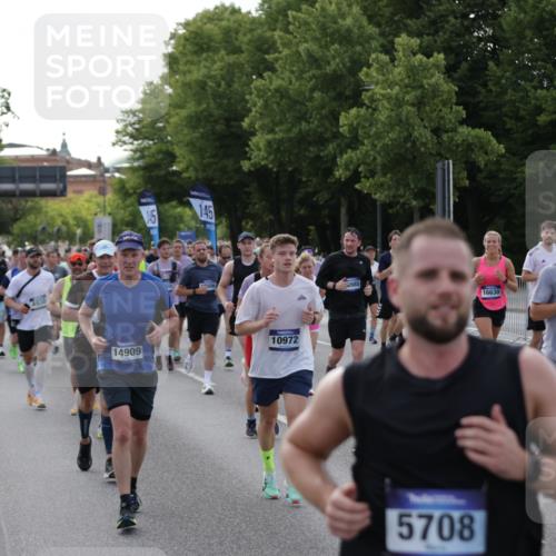 29.06.2025 - hella hamburg halbmarathon Jannik Wohlers http://msf.ph/oto/8243076 29.06.2025 09:55:04 Lombardsbrücke 1120, 1151, 1683, 1696, 1706, 1884, 1976, 2207, 2274, 2287, 2411, 2706, 3087, 3213, 3435, 3747, 3985, 4088, 4093, 4189, 4847, 4890, 4938, 5102, 5459, 5708, 5915, 6054, 6158, 6421, 6532, 6662, 6836, 7052, 7312, 7508, 8139, 8153, 8205, 8218, 8454, 8577, 8720, 8856, 8899, 8927, 8955, 9386, 9529, 9649, 9720, 9786, 9934, 9959, 10053, 10115, 10184, 10263, 10423, 10988, 11309, 11340, 11356, 12149, 12171, 12321, 12450, 12533, 12891, 13233, 13289, 13570, 14045 meine-sportfotos.de