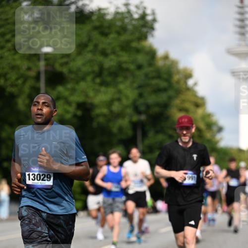 29.06.2025 - hella hamburg halbmarathon Dr. Thomas Lammeyer http://msf.ph/oto/8243088 29.06.2025 09:51:10 Kennedybrücke 1217, 1562, 2196, 2296, 2404, 3783, 4602, 5092, 5923, 5961, 8362, 8395, 8901, 9944, 10384, 10968 meine-sportfotos.de