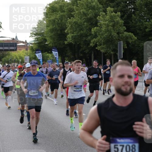 29.06.2025 - hella hamburg halbmarathon Jannik Wohlers http://msf.ph/oto/8243096 29.06.2025 09:55:04 Lombardsbrücke 1120, 1151, 1683, 1696, 1706, 1884, 1976, 2207, 2274, 2287, 2411, 2706, 3087, 3213, 3435, 3747, 3985, 4088, 4093, 4189, 4847, 4890, 4938, 5102, 5459, 5708, 5915, 6054, 6158, 6421, 6532, 6662, 6836, 7052, 7312, 7508, 8139, 8153, 8205, 8218, 8454, 8577, 8720, 8856, 8899, 8927, 8955, 9386, 9529, 9649, 9720, 9786, 9934, 9959, 10053, 10115, 10184, 10263, 10423, 10988, 11309, 11340, 11356, 12149, 12171, 12321, 12450, 12533, 12891, 13233, 13289, 13570, 14045 meine-sportfotos.de