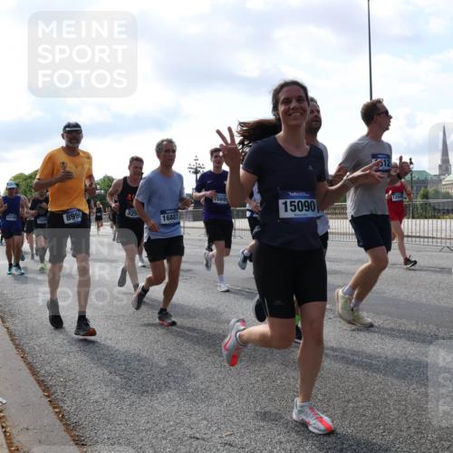 29.06.2025 - hella hamburg halbmarathon Lena Gebhardt http://msf.ph/oto/8243099 29.06.2025 09:56:27 Lombardsbrücke 1061, 1257, 1452, 1460, 1496, 1499, 1502, 1507, 1592, 1628, 1689, 1877, 2013, 2058, 2082, 2083, 2208, 2250, 2260, 2378, 2504, 2771, 2864, 2953, 2996, 3060, 3256, 3296, 4065, 4077, 4404, 4557, 4711, 4833, 5482, 5600, 5607, 5978, 6115, 6134, 6168, 6286, 6511, 6512, 6561, 6562, 7178, 7332, 7383, 7475, 7583, 7943, 8261, 8335, 8361, 8514, 8587, 8618, 8968, 8989, 8996, 9246, 9537, 9597, 9638, 10596 meine-sportfotos.de