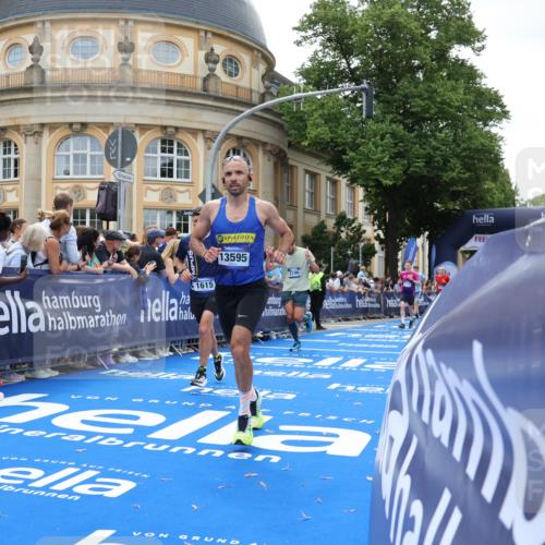 29.06.2025 - hella hamburg halbmarathon Strokosch-Dieckow http://msf.ph/oto/8243101 29.06.2025 10:37:47 Ziel 1505, 1615, 2196, 2404, 3480, 9171, 13148, 13595, 18103, 18276, 18277, 18529 meine-sportfotos.de
