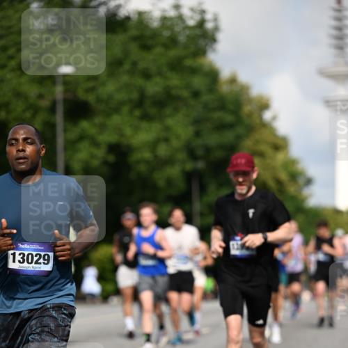 29.06.2025 - hella hamburg halbmarathon Dr. Thomas Lammeyer http://msf.ph/oto/8243122 29.06.2025 09:51:11 Kennedybrücke 1164, 1217, 1562, 1644, 2196, 2296, 2404, 3783, 4602, 5092, 5923, 8362, 8901, 9944, 10384, 10968 meine-sportfotos.de