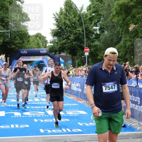 29.06.2025 - hella hamburg halbmarathon Zöllner http://msf.ph/oto/8243152 29.06.2025 10:56:27 Ziel 3048, 4029, 5672, 7742, 8863, 9622, 10665, 11231, 11309, 15300, 15818, 16375, 17734, 18117, 18495, 18652, 18741 meine-sportfotos.de