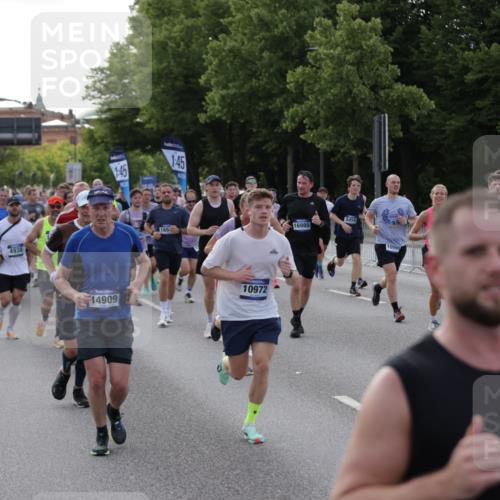 29.06.2025 - hella hamburg halbmarathon Jannik Wohlers http://msf.ph/oto/8243154 29.06.2025 09:55:04 Lombardsbrücke 1120, 1151, 1683, 1696, 1706, 1884, 1976, 2207, 2274, 2287, 2411, 2706, 3087, 3213, 3435, 3747, 3985, 4088, 4093, 4189, 4847, 4890, 4938, 5102, 5459, 5708, 5915, 6054, 6158, 6421, 6532, 6662, 6836, 7052, 7312, 7508, 8139, 8153, 8205, 8218, 8454, 8577, 8720, 8856, 8899, 8927, 8955, 9386, 9529, 9649, 9720, 9786, 9934, 9959, 10053, 10115, 10184, 10263, 10423, 10988, 11309, 11340, 11356, 12149, 12171, 12321, 12450, 12533, 12891, 13233, 13289, 13570, 14045 meine-sportfotos.de