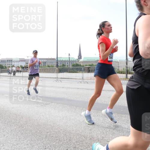 29.06.2025 - hella hamburg halbmarathon Lena Gebhardt http://msf.ph/oto/8243159 29.06.2025 10:09:52 Lombardsbrücke 1052, 1456, 1483, 1513, 1548, 1823, 3921, 4592, 5511, 7058, 7081, 7636, 8090, 8685, 9150, 9297, 9306, 9366, 9434, 9674, 9781, 9988, 10036, 10943, 11027, 12255, 12509, 12567, 13739, 15697, 16191, 16445, 16455, 16688, 16918, 17148, 17630, 17899, 18076, 18196, 18440, 18707, 19166, 19242 meine-sportfotos.de