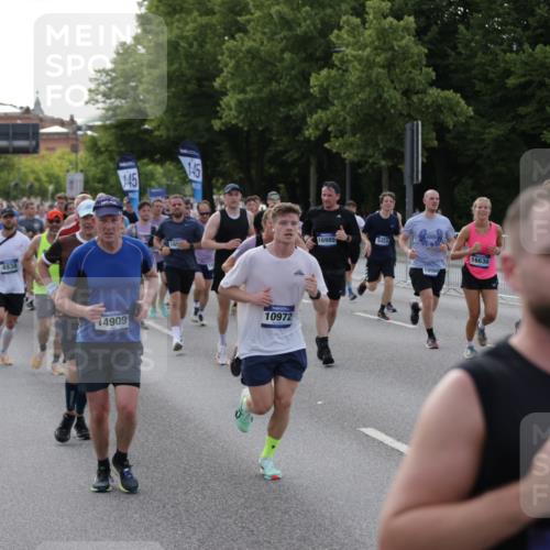 29.06.2025 - hella hamburg halbmarathon Jannik Wohlers http://msf.ph/oto/8243172 29.06.2025 09:55:04 Lombardsbrücke 1120, 1151, 1683, 1696, 1706, 1884, 1976, 2207, 2274, 2287, 2411, 2706, 3087, 3213, 3435, 3747, 3985, 4088, 4093, 4189, 4847, 4890, 4938, 5102, 5459, 5708, 5915, 6054, 6158, 6421, 6532, 6662, 6836, 7052, 7312, 7508, 8139, 8153, 8205, 8218, 8454, 8577, 8720, 8856, 8899, 8927, 8955, 9386, 9529, 9649, 9720, 9786, 9934, 9959, 10053, 10115, 10184, 10263, 10423, 10988, 11309, 11340, 11356, 12149, 12171, 12321, 12450, 12533, 12891, 13233, 13289, 13570, 14045 meine-sportfotos.de