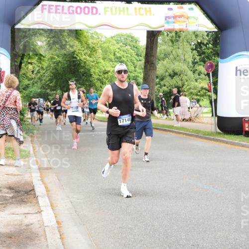 29.06.2025 - hella hamburg halbmarathon MichiJ http://msf.ph/oto/8243186 29.06.2025 10:50:42 Zwischen KM18-KM19 2810, 3663, 4389, 5511, 8423, 9986, 12286, 16995, 17140, 17142, 18382, 18530 meine-sportfotos.de