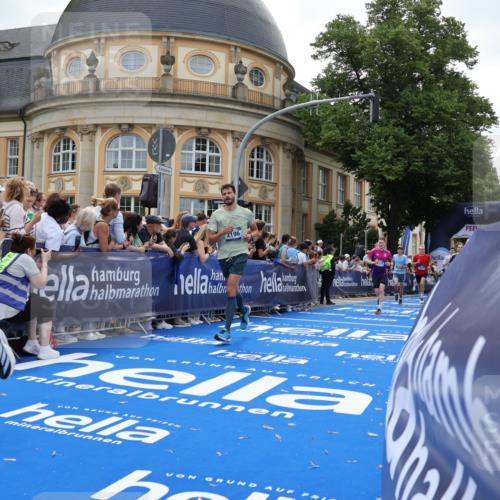 29.06.2025 - hella hamburg halbmarathon Strokosch-Dieckow http://msf.ph/oto/8243195 29.06.2025 10:37:48 Ziel 1505, 1615, 2196, 2404, 3480, 3530, 9171, 13148, 13595, 18103, 18276, 18277, 18529 meine-sportfotos.de