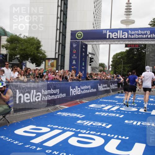 29.06.2025 - hella hamburg halbmarathon Michael Strokosch http://msf.ph/oto/8243213 29.06.2025 10:56:05 Ziel 1180, 3042, 3058, 7147, 7594, 10084, 14867, 15184, 15868, 15884, 16176, 18212 meine-sportfotos.de