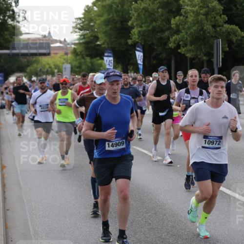 29.06.2025 - hella hamburg halbmarathon Jannik Wohlers http://msf.ph/oto/8243219 29.06.2025 09:55:05 Lombardsbrücke 1120, 1151, 1683, 1696, 1706, 1884, 1976, 2207, 2287, 2411, 2706, 2708, 2718, 3087, 3213, 3435, 3747, 3985, 4088, 4093, 4189, 4847, 4890, 4938, 5102, 5421, 5459, 5708, 5915, 6054, 6158, 6421, 6532, 6662, 6836, 7052, 7312, 8139, 8153, 8205, 8216, 8218, 8302, 8454, 8577, 8720, 8856, 8899, 8927, 9386, 9529, 9649, 9720, 9786, 9934, 9959, 10053, 10115, 10184, 10263, 10423, 10988, 11309, 11340, 11356, 12149, 12171, 12321, 12450, 12533, 12891, 13233, 13289, 13570, 13996, 14045 meine-sportfotos.de