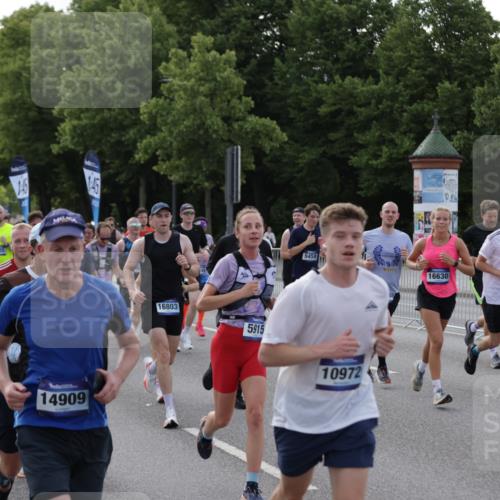 29.06.2025 - hella hamburg halbmarathon Jannik Wohlers http://msf.ph/oto/8243228 29.06.2025 09:55:06 Lombardsbrücke 1120, 1151, 1683, 1696, 1706, 1884, 1976, 2207, 2287, 2411, 2706, 2708, 2718, 3087, 3213, 3435, 3747, 3985, 4088, 4093, 4189, 4847, 4890, 4938, 5102, 5421, 5459, 5708, 5915, 6054, 6158, 6421, 6532, 6662, 6691, 6836, 7052, 7312, 8139, 8153, 8205, 8216, 8218, 8302, 8454, 8577, 8720, 8856, 8899, 8927, 9386, 9529, 9649, 9720, 9786, 9934, 10053, 10115, 10184, 10423, 10988, 11309, 11340, 11356, 12149, 12171, 12321, 12450, 12519, 12533, 12891, 13233, 13289, 13570, 13996, 14045 meine-sportfotos.de