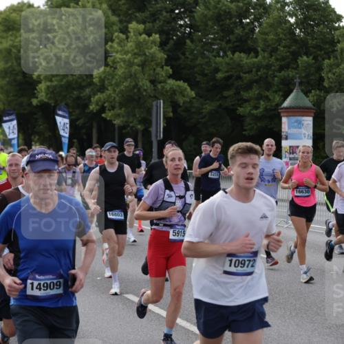 29.06.2025 - hella hamburg halbmarathon Jannik Wohlers http://msf.ph/oto/8243241 29.06.2025 09:55:06 Lombardsbrücke 1120, 1151, 1683, 1696, 1706, 1884, 1976, 2207, 2287, 2411, 2706, 2708, 2718, 3087, 3213, 3435, 3747, 3985, 4088, 4093, 4189, 4847, 4890, 4938, 5102, 5421, 5459, 5708, 5915, 6054, 6158, 6421, 6532, 6662, 6691, 6836, 7052, 7312, 8139, 8153, 8205, 8216, 8218, 8302, 8454, 8577, 8720, 8856, 8899, 8927, 9386, 9529, 9649, 9720, 9786, 9934, 10053, 10115, 10184, 10423, 10988, 11309, 11340, 11356, 12149, 12171, 12321, 12450, 12519, 12533, 12891, 13233, 13289, 13570, 13996, 14045 meine-sportfotos.de