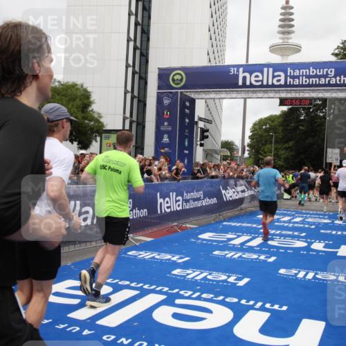 29.06.2025 - hella hamburg halbmarathon Michael Strokosch http://msf.ph/oto/8243284 29.06.2025 10:56:07 Ziel 1180, 3042, 3058, 5570, 7594, 12545, 14867, 15184, 15868, 16176, 17640, 17642, 18212 meine-sportfotos.de