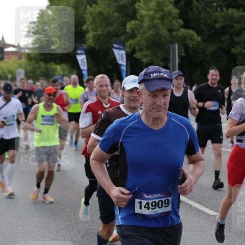 29.06.2025 - hella hamburg halbmarathon Jannik Wohlers http://msf.ph/oto/8243299 29.06.2025 09:55:06 Lombardsbrücke 1120, 1151, 1683, 1696, 1706, 1884, 1976, 2207, 2287, 2411, 2706, 2708, 2718, 3087, 3213, 3435, 3747, 3985, 4088, 4093, 4189, 4847, 4890, 4938, 5102, 5421, 5459, 5708, 5915, 6054, 6158, 6421, 6532, 6662, 6691, 6836, 7052, 7312, 8139, 8153, 8205, 8216, 8218, 8302, 8454, 8577, 8720, 8856, 8899, 8927, 9386, 9529, 9649, 9720, 9786, 9934, 10053, 10115, 10184, 10423, 10988, 11309, 11340, 11356, 12149, 12171, 12321, 12450, 12519, 12533, 12891, 13233, 13289, 13570, 13996, 14045 meine-sportfotos.de