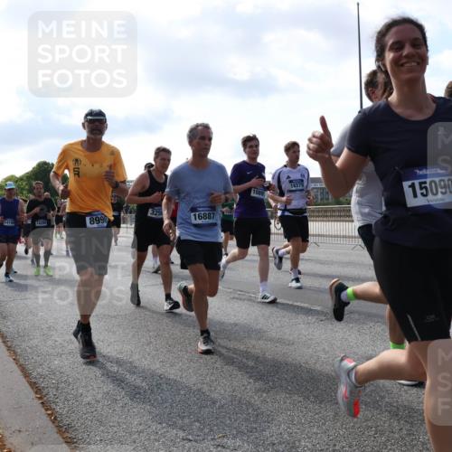 29.06.2025 - hella hamburg halbmarathon Lena Gebhardt http://msf.ph/oto/8243301 29.06.2025 09:56:27 Lombardsbrücke 1061, 1257, 1452, 1460, 1496, 1499, 1502, 1507, 1592, 1628, 1689, 1877, 2013, 2058, 2082, 2083, 2208, 2250, 2260, 2378, 2504, 2771, 2864, 2953, 2996, 3060, 3256, 3296, 4065, 4077, 4404, 4557, 4711, 4833, 5482, 5600, 5607, 5978, 6115, 6134, 6168, 6286, 6511, 6512, 6561, 6562, 7178, 7332, 7383, 7475, 7583, 7943, 8261, 8335, 8361, 8514, 8587, 8618, 8968, 8989, 8996, 9246, 9537, 9597, 9638, 10596 meine-sportfotos.de