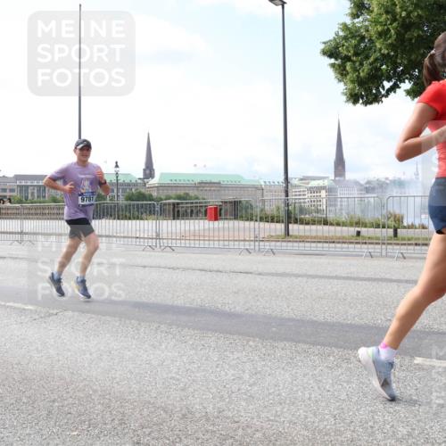 29.06.2025 - hella hamburg halbmarathon Lena Gebhardt http://msf.ph/oto/8243307 29.06.2025 10:09:52 Lombardsbrücke 1052, 1456, 1483, 1513, 1548, 1823, 3921, 4592, 5511, 7058, 7081, 7636, 8090, 8685, 9150, 9297, 9306, 9366, 9434, 9674, 9781, 9988, 10036, 10943, 11027, 12255, 12509, 12567, 13739, 15697, 16191, 16445, 16455, 16688, 16918, 17148, 17630, 17899, 18076, 18196, 18440, 18707, 19166, 19242 meine-sportfotos.de