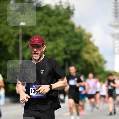 29.06.2025 - hella hamburg halbmarathon Dr. Thomas Lammeyer http://msf.ph/oto/8243336 29.06.2025 09:51:12 Kennedybrücke 1164, 1562, 1644, 2196, 2296, 2404, 3783, 4602, 5092, 5923, 8362, 8901, 9178, 9944, 10384, 10968, 11202, 11227 meine-sportfotos.de