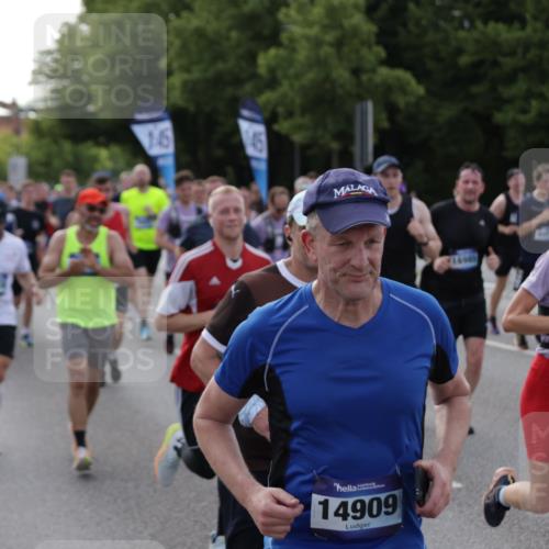 29.06.2025 - hella hamburg halbmarathon Jannik Wohlers http://msf.ph/oto/8243339 29.06.2025 09:55:06 Lombardsbrücke 1120, 1151, 1683, 1696, 1706, 1884, 1976, 2207, 2287, 2411, 2706, 2708, 2718, 3087, 3213, 3435, 3747, 3985, 4088, 4093, 4189, 4847, 4890, 4938, 5102, 5421, 5459, 5708, 5915, 6054, 6158, 6421, 6532, 6662, 6691, 6836, 7052, 7312, 8139, 8153, 8205, 8216, 8218, 8302, 8454, 8577, 8720, 8856, 8899, 8927, 9386, 9529, 9649, 9720, 9786, 9934, 10053, 10115, 10184, 10423, 10988, 11309, 11340, 11356, 12149, 12171, 12321, 12450, 12519, 12533, 12891, 13233, 13289, 13570, 13996, 14045 meine-sportfotos.de