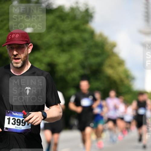 29.06.2025 - hella hamburg halbmarathon Dr. Thomas Lammeyer http://msf.ph/oto/8243352 29.06.2025 09:51:13 Kennedybrücke 1164, 1562, 1644, 2196, 2296, 2404, 3783, 4602, 5092, 5923, 6990, 8362, 8901, 9178, 9944, 10384, 10968, 11202, 11227 meine-sportfotos.de