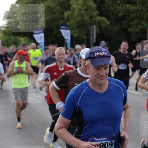 29.06.2025 - hella hamburg halbmarathon Jannik Wohlers http://msf.ph/oto/8243373 29.06.2025 09:55:06 Lombardsbrücke 1120, 1151, 1683, 1696, 1706, 1884, 1976, 2207, 2287, 2411, 2706, 2708, 2718, 3087, 3213, 3435, 3747, 3985, 4088, 4093, 4189, 4847, 4890, 4938, 5102, 5421, 5459, 5708, 5915, 6054, 6158, 6421, 6532, 6662, 6691, 6836, 7052, 7312, 8139, 8153, 8205, 8216, 8218, 8302, 8454, 8577, 8720, 8856, 8899, 8927, 9386, 9529, 9649, 9720, 9786, 9934, 10053, 10115, 10184, 10423, 10988, 11309, 11340, 11356, 12149, 12171, 12321, 12450, 12519, 12533, 12891, 13233, 13289, 13570, 13996, 14045 meine-sportfotos.de