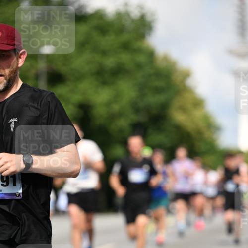 29.06.2025 - hella hamburg halbmarathon Dr. Thomas Lammeyer http://msf.ph/oto/8243377 29.06.2025 09:51:13 Kennedybrücke 1164, 1562, 1644, 2196, 2296, 2404, 3783, 4602, 5092, 5923, 6990, 8362, 8901, 9178, 9944, 10384, 10968, 11202, 11227 meine-sportfotos.de