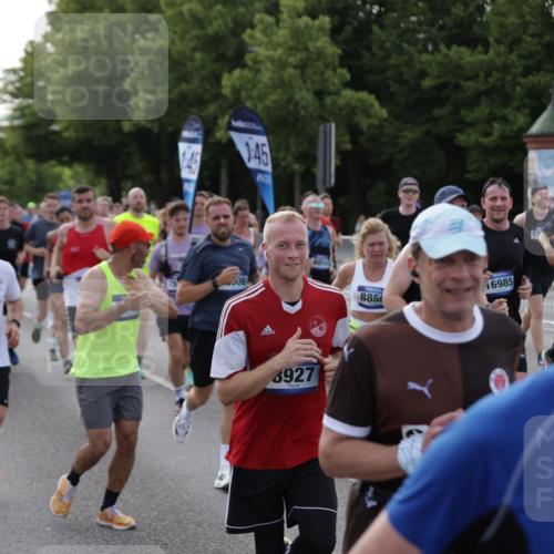 29.06.2025 - hella hamburg halbmarathon Jannik Wohlers http://msf.ph/oto/8243389 29.06.2025 09:55:07 Lombardsbrücke 1120, 1151, 1696, 1706, 1884, 1976, 2207, 2287, 2411, 2706, 2708, 2718, 3087, 3213, 3435, 3985, 4088, 4093, 4189, 4847, 4890, 4938, 5102, 5421, 5459, 5708, 5915, 6009, 6054, 6158, 6421, 6532, 6662, 6691, 7312, 8139, 8153, 8205, 8216, 8218, 8302, 8454, 8577, 8720, 8856, 8899, 8927, 9386, 9529, 9649, 9720, 9786, 9934, 10053, 10115, 10184, 10423, 10988, 11309, 11340, 11356, 12149, 12171, 12450, 12519, 12533, 12891, 13233, 13289, 13570, 13894, 13996, 14045 meine-sportfotos.de